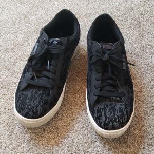 Ladies PUMA Black Velvet Patterned Sneakers